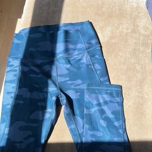 NWOT Gap high waisted capri athletic leggings